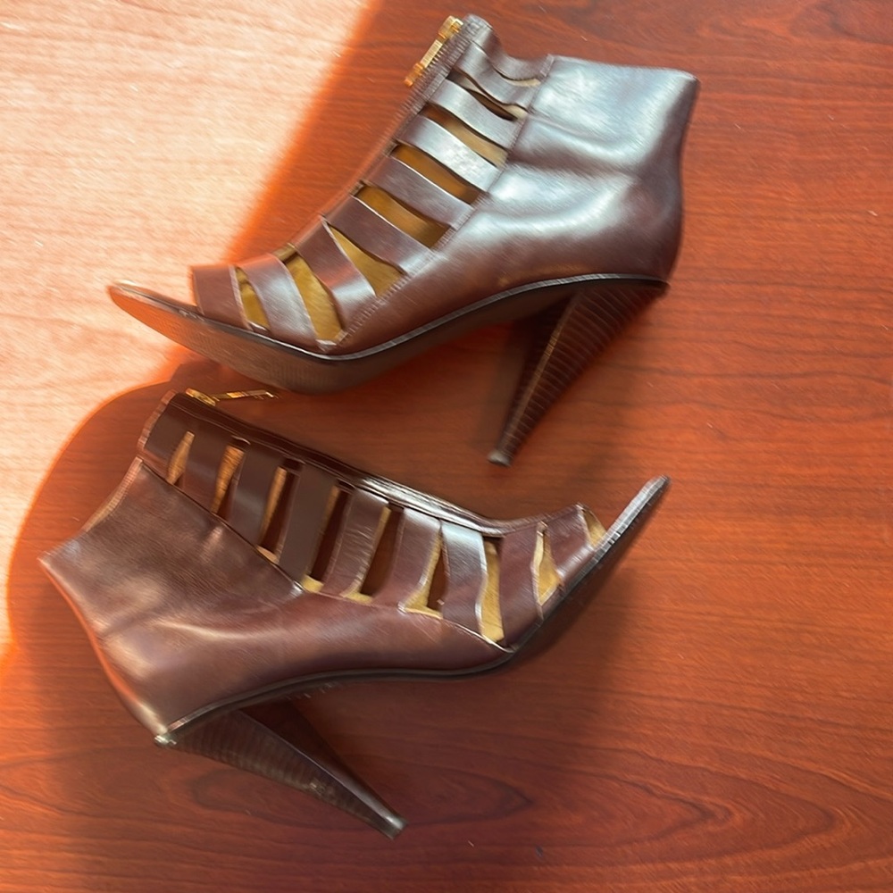Gently used upper leather heals gladiator style Michael Kors size 10